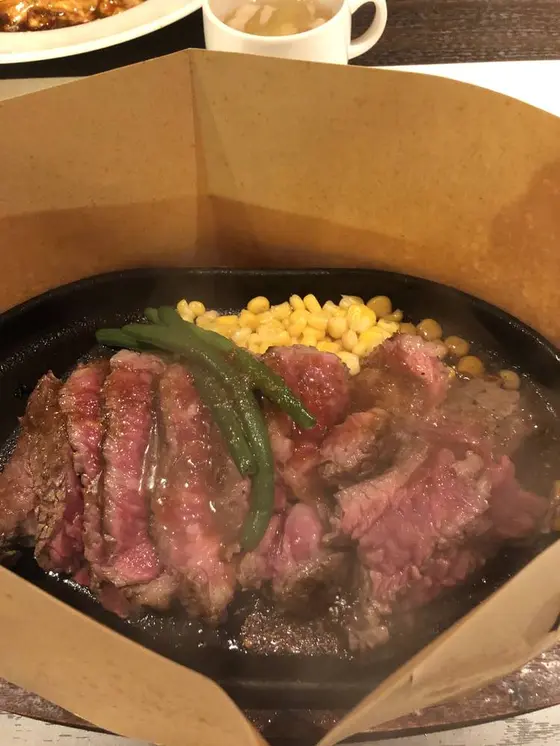 ボリューム満点のステーキランチ