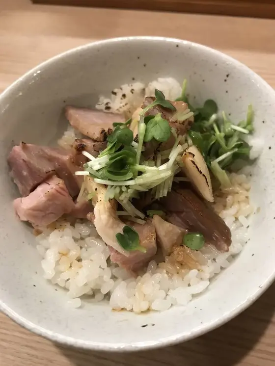 サイドメニュー:鷄とローストポークのバターごはん