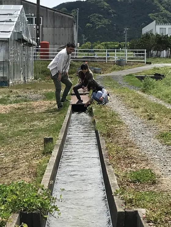 小川でも遊んだ