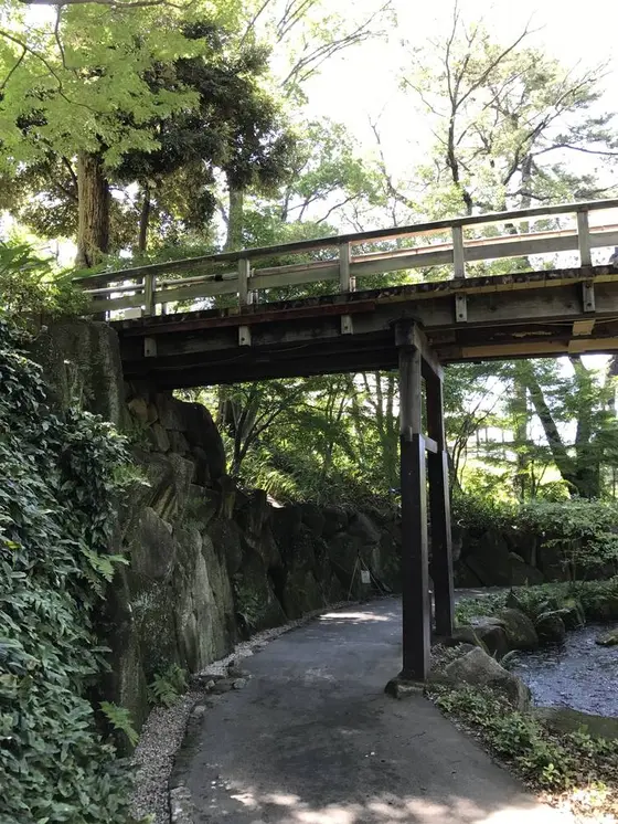 程よい距離の散歩道