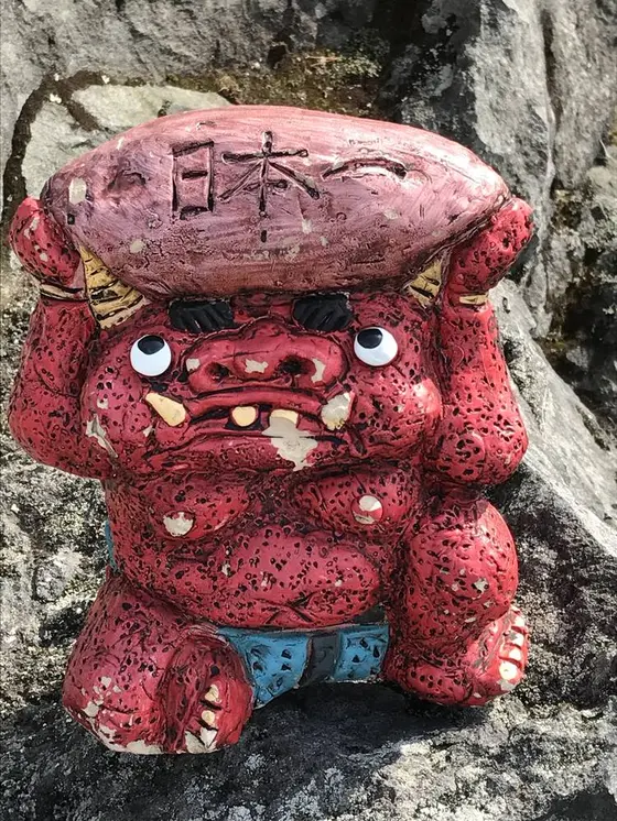 赤鬼がお出迎え