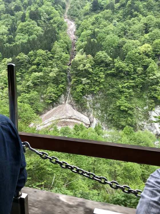 名もなき滝