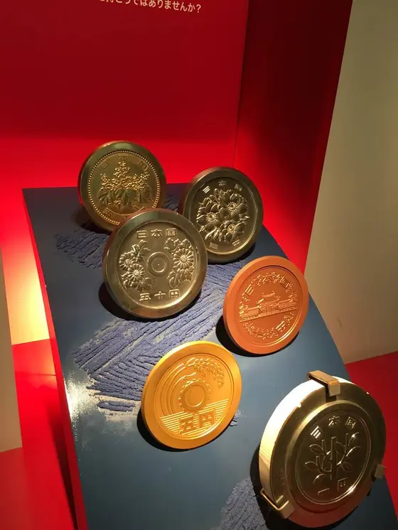 お金の群れ