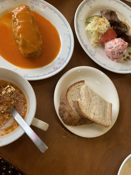 ロールキャベツと羊肉の煮込みランチにしました。
