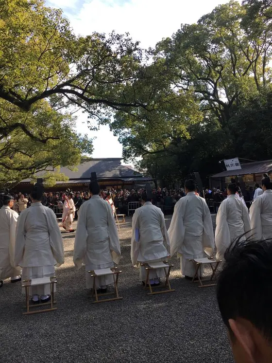 雅な装束の方々