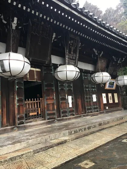 普段は閉まっている本堂ですが。