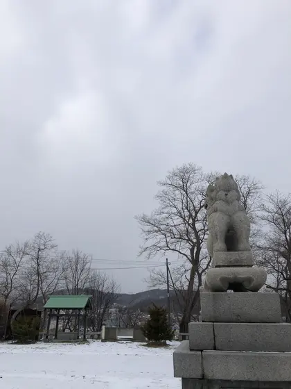 狛犬の後ろ姿