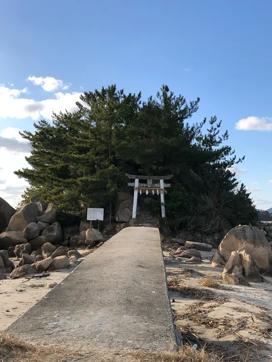 神社へ続く道