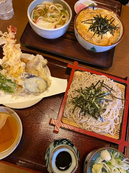 上⇒ カツ丼定食 下⇒天ざるそば