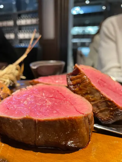 お肉とワインを楽しめる