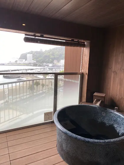 露天風呂とベランダ