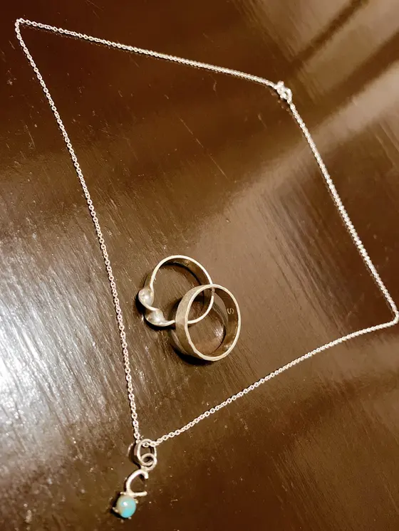 ネックレスは買いました