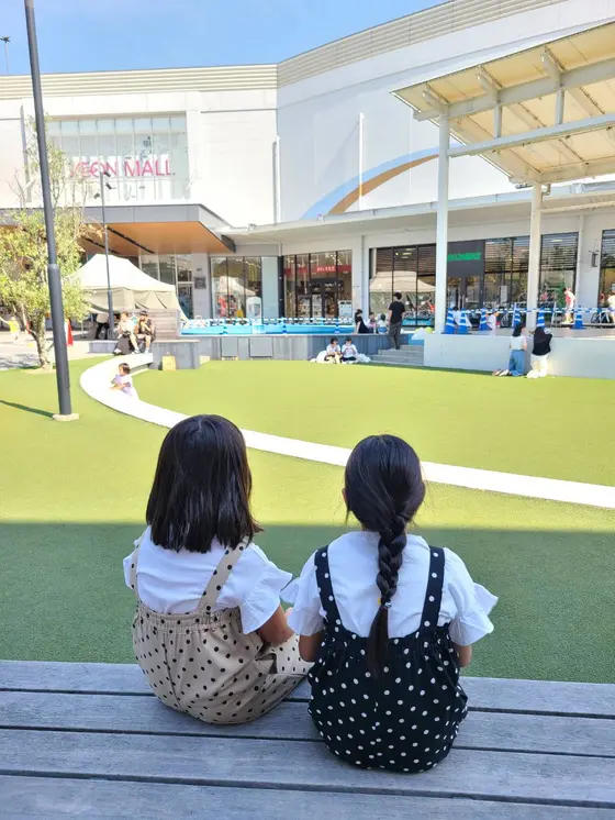 広場でゆっくりできる