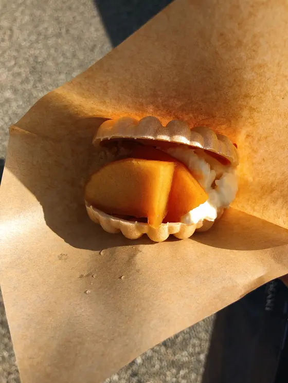 焼リンゴとマスカルポーネチーズ最中