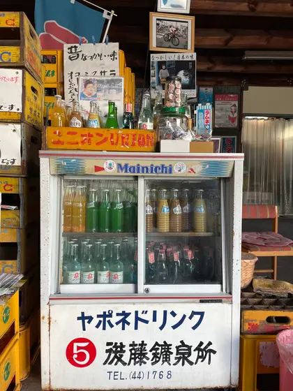 現代風に言うと、かなりエモい店内