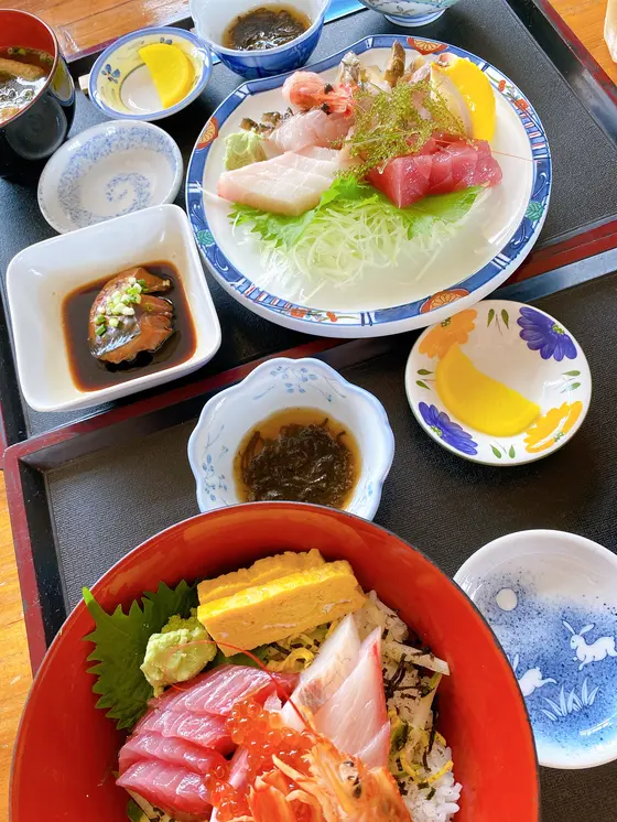 上 さしみ定食 下 海鮮丼