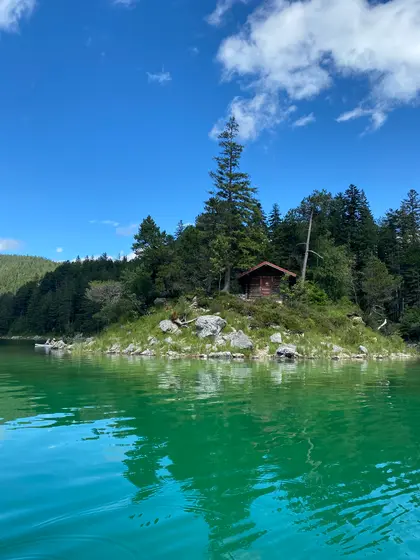 湖の中の離れ小島