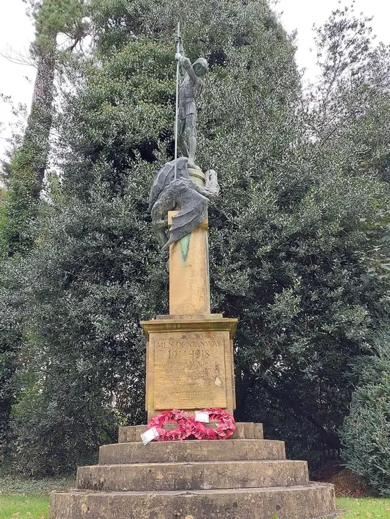 George and the Dragon War Memorial　（聖ジョージとドラゴンの戦没者慰霊碑）