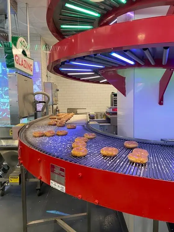 ドーナツの製造工程を見学！