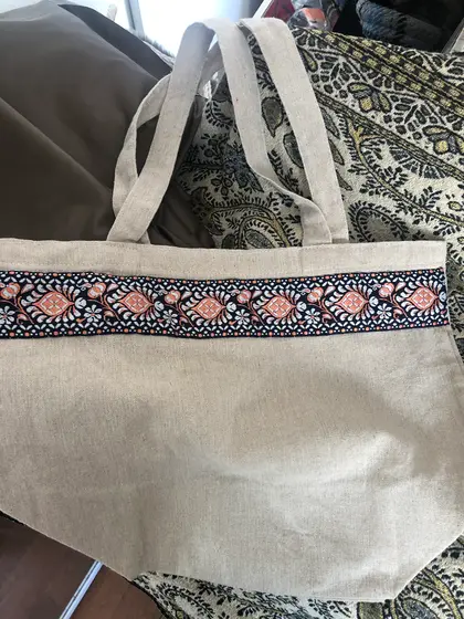 オントラベリングで買ったチロリアンテープを100均の麻の袋に付けてみました！