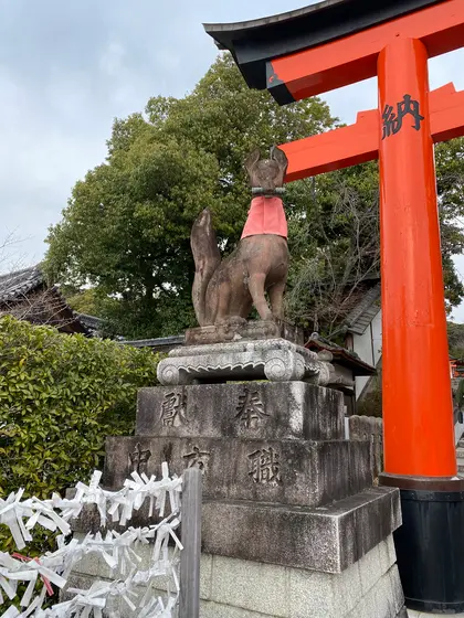 狐の石像