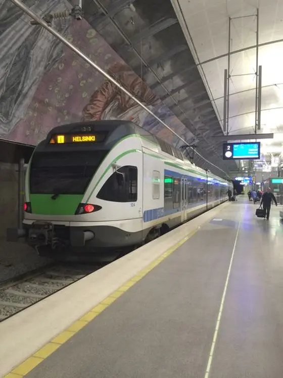 空港から直結の列車で市内へ