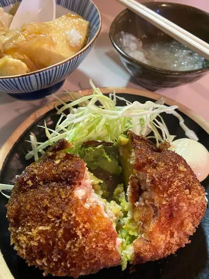 アボカド鶏メンチ　600円