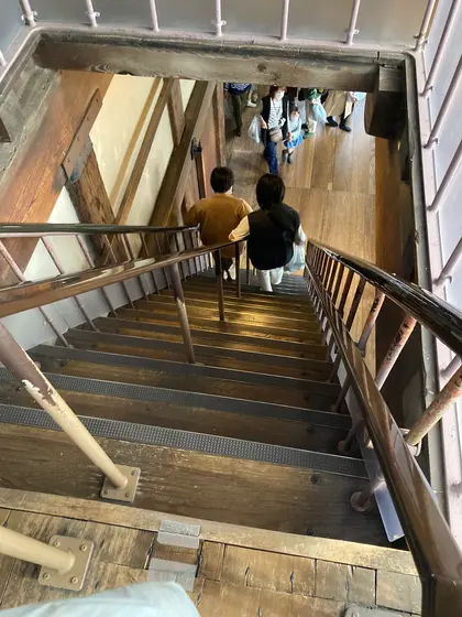 急な階段