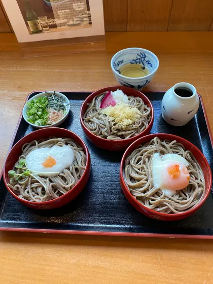 三色割り子そば