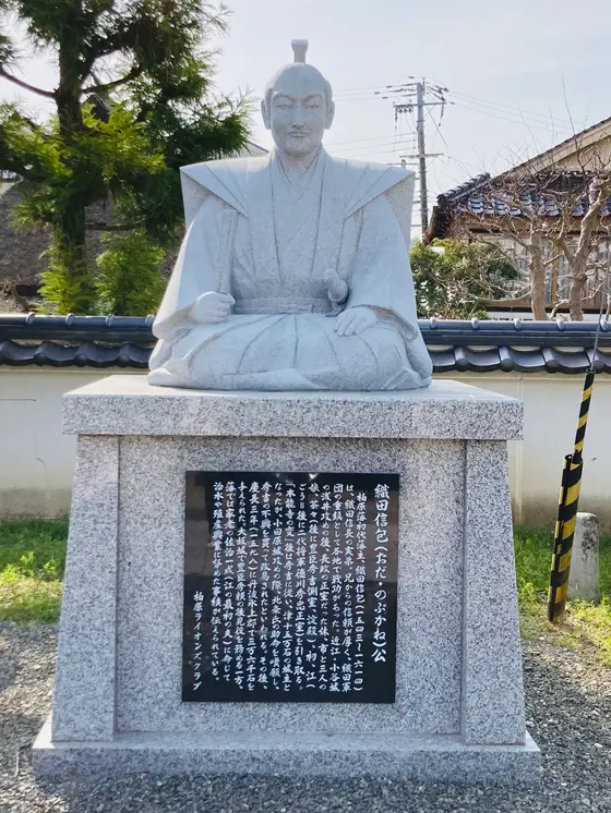 織田信包(おだのぶかね)公の像