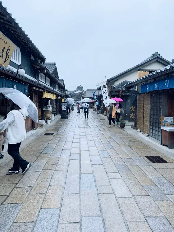 雨のおかげ横丁