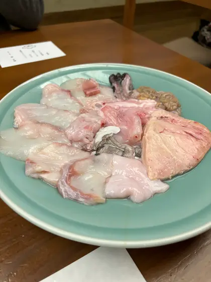 調理前にアンコウを見せてくれます