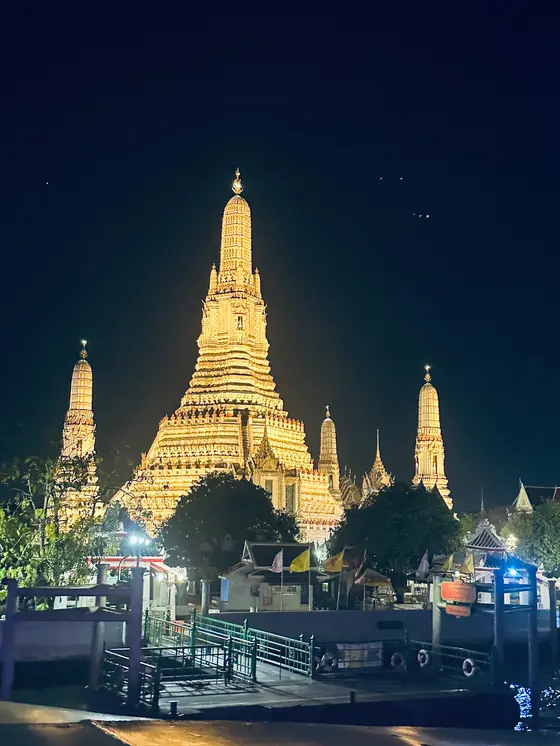 船上からの暁の塔