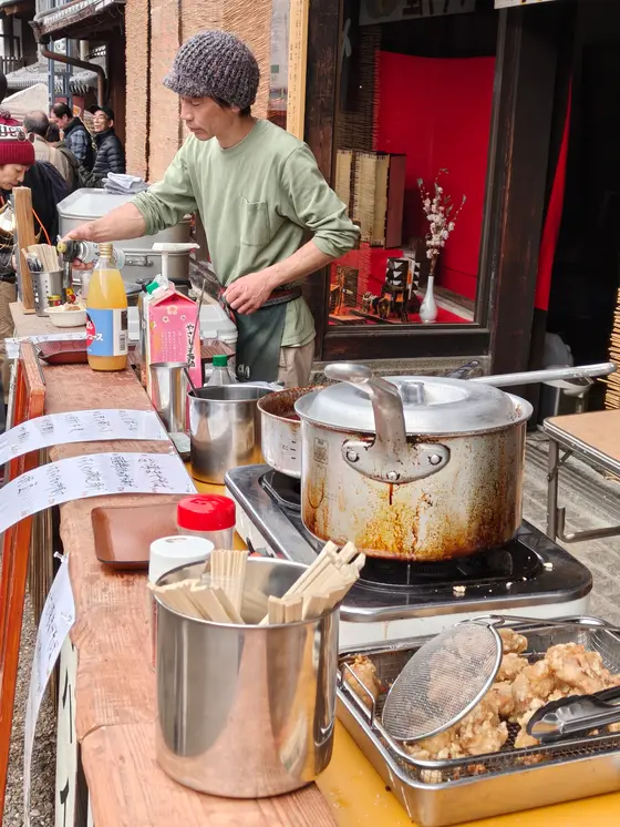 町中の道路が会場に