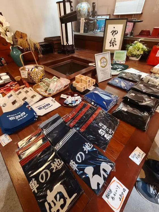 店舗にはグッズ類がズラリ