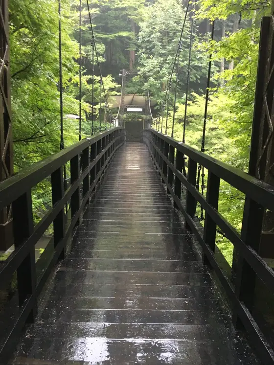 別館に渡る吊橋