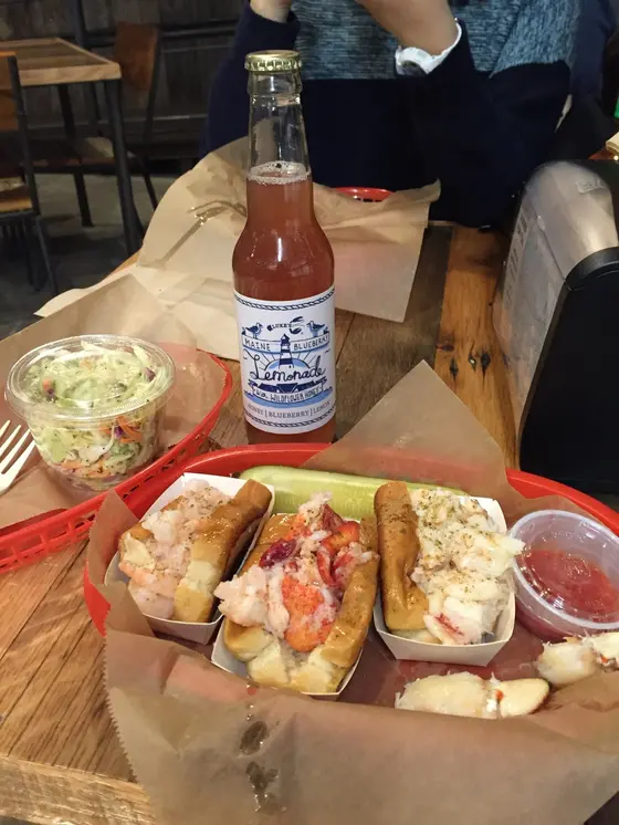 ポテトかコールスロー、ドリンク付き！