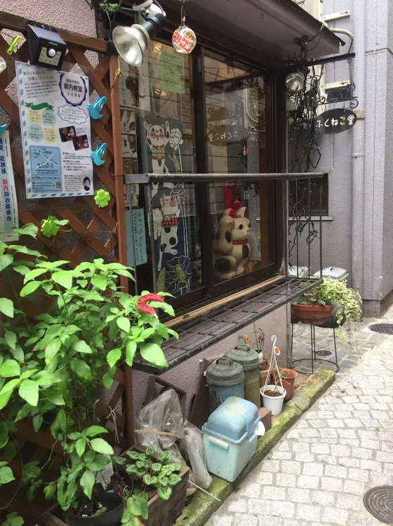 入り口がわかりづらいですが、この手前！