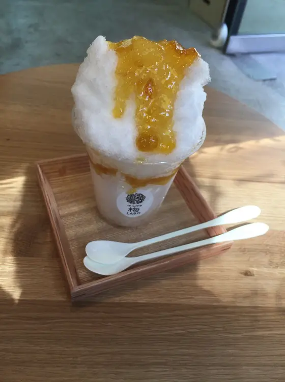 梅ジャムをのせたかき氷、なんと200円！！！