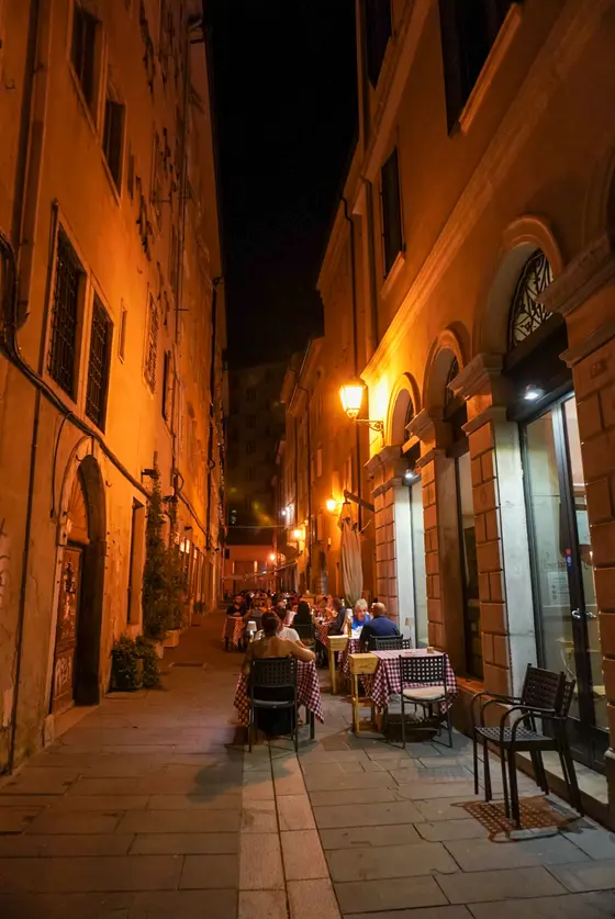 どこの路地を覗いてもこんな感じ🍺