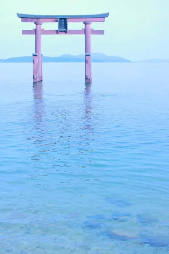 透き通る湖