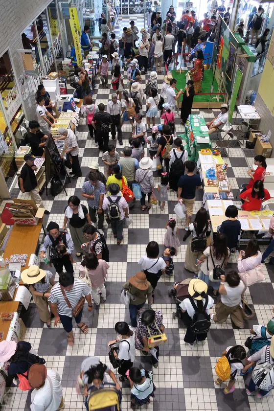 本部の辺りは大混雑