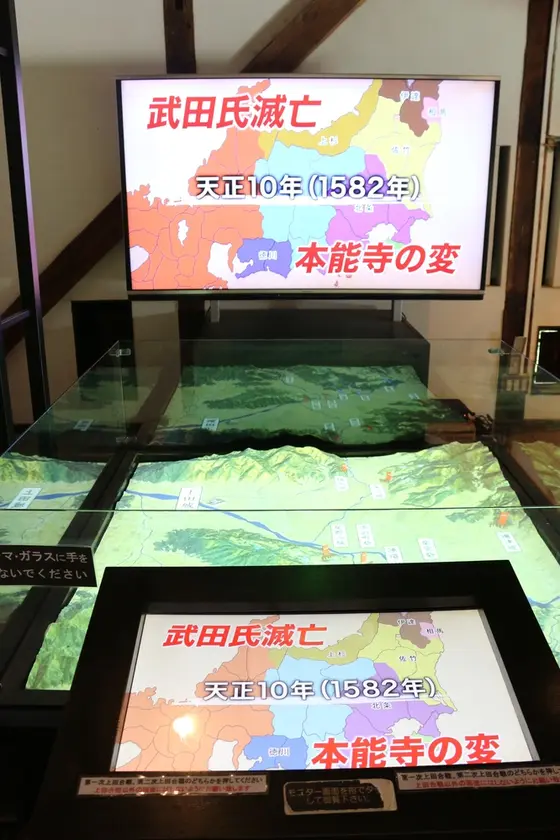 モニターで解説