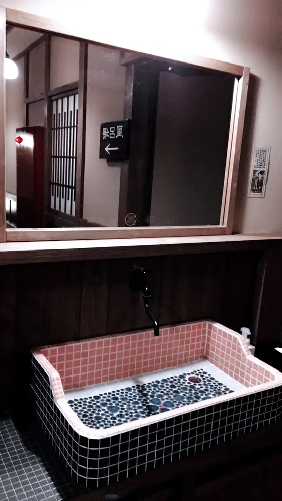 洗面台もレトロで素敵