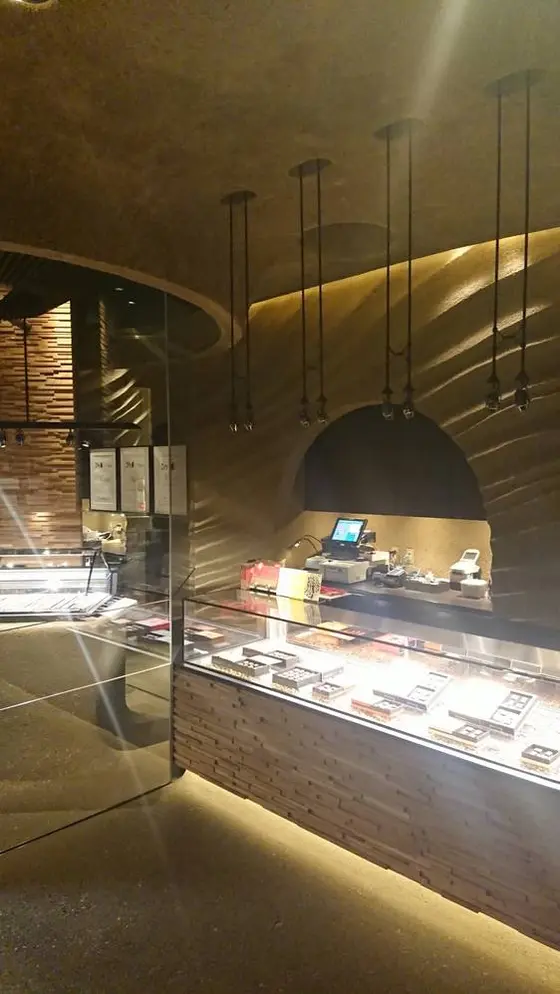 チョコレート専門店「ロジラ」