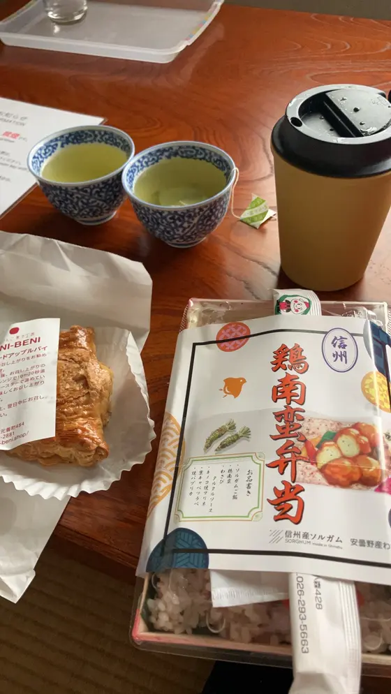 鶏南蛮弁当1000円とアップルパイ450円