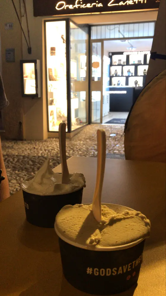 夜23時ごろジェラートを食べきました😋