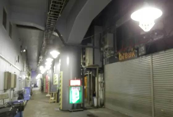 ガード下にある謎っぽい一角