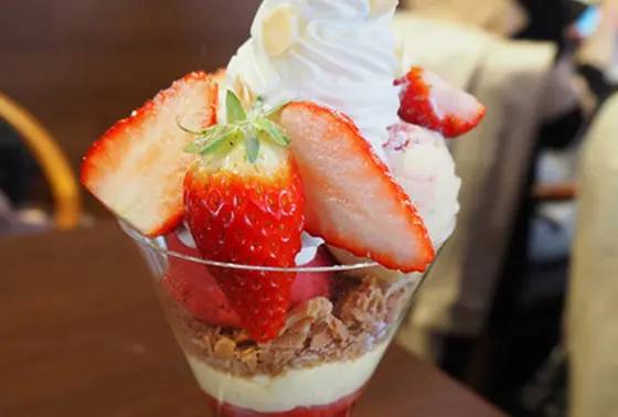 パフェもアート👀