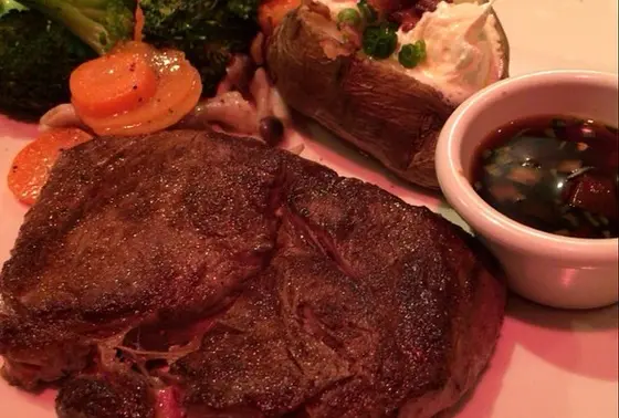 〆に肉を喰らいつきましょう！